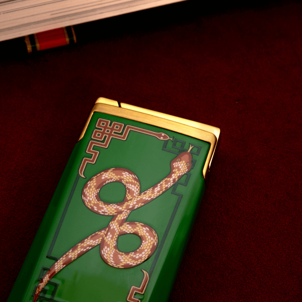 "J15" - Briquet cigare en laque "Serpent"