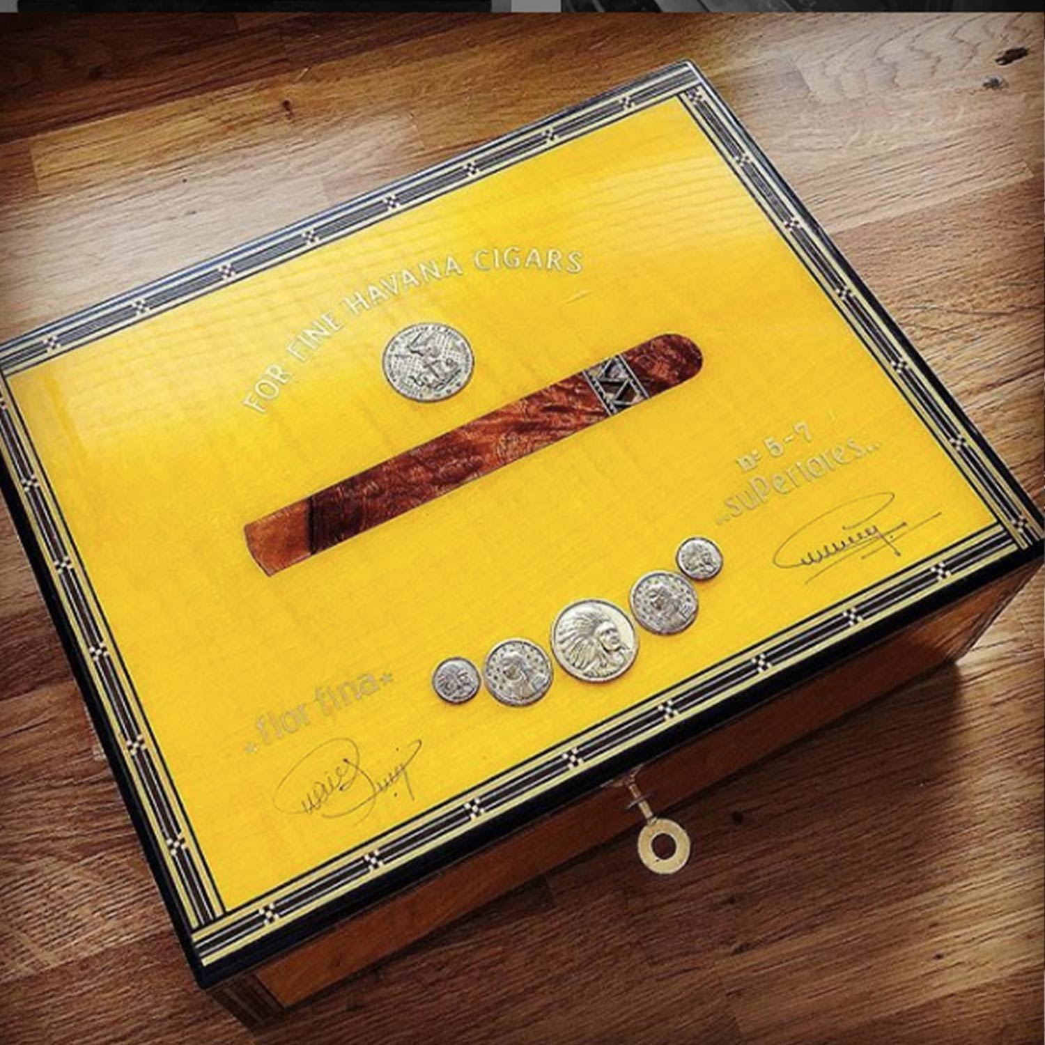 "Médaille" - 75 Cigares - Elie Bleu