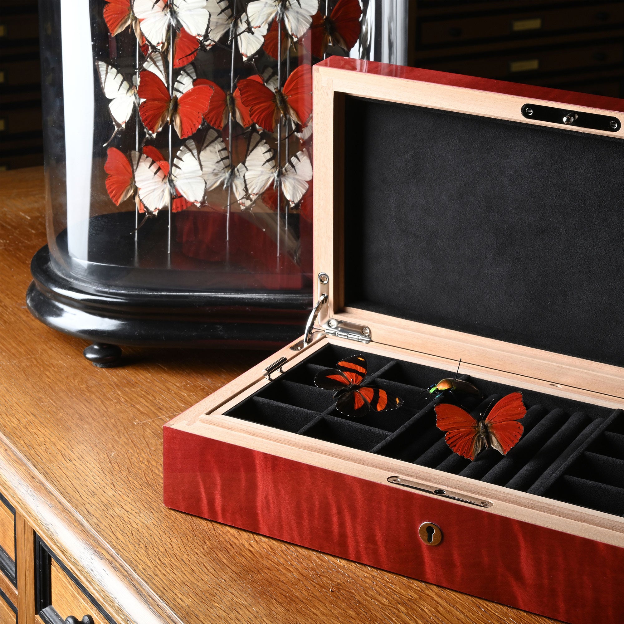 "Butterflies" - Jewelry box in mother-of-pearl marquetry