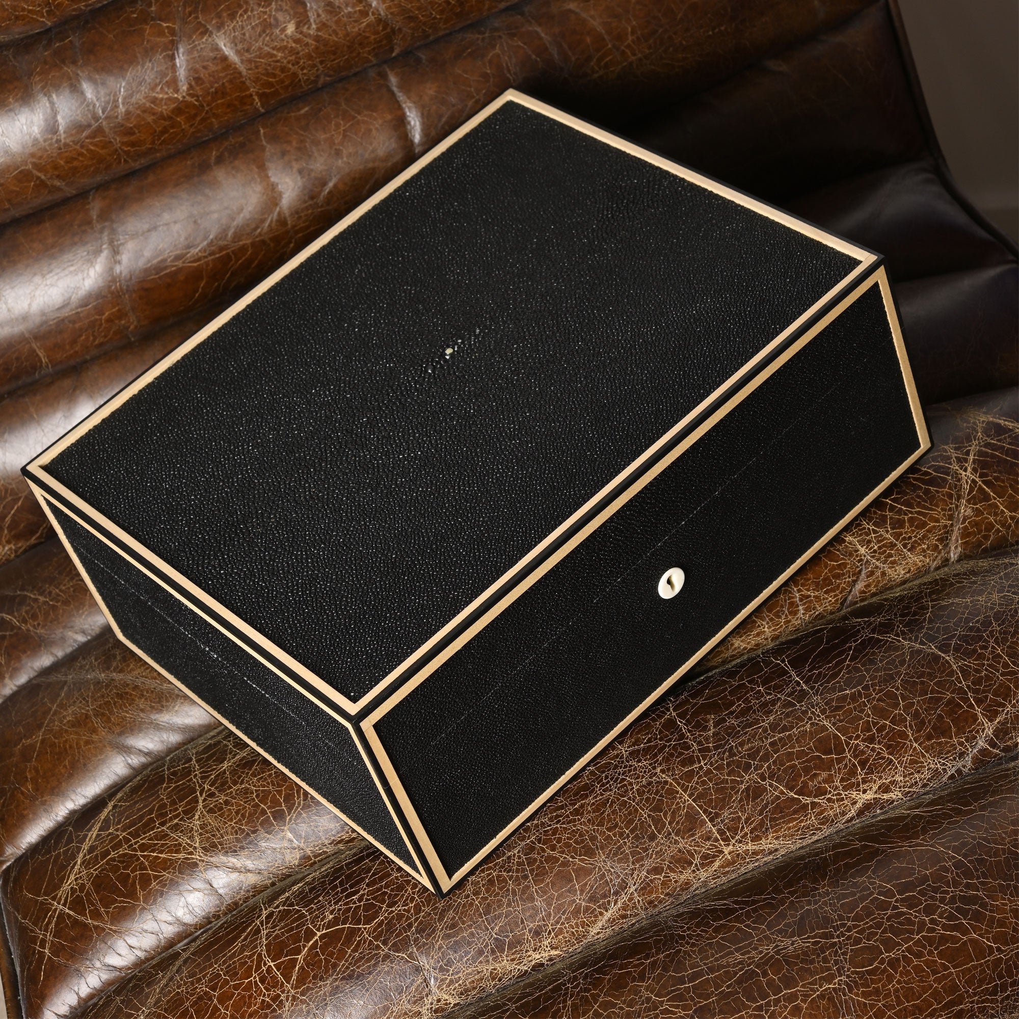 "Galuchat" noir - 75 cigares - Elie Bleu