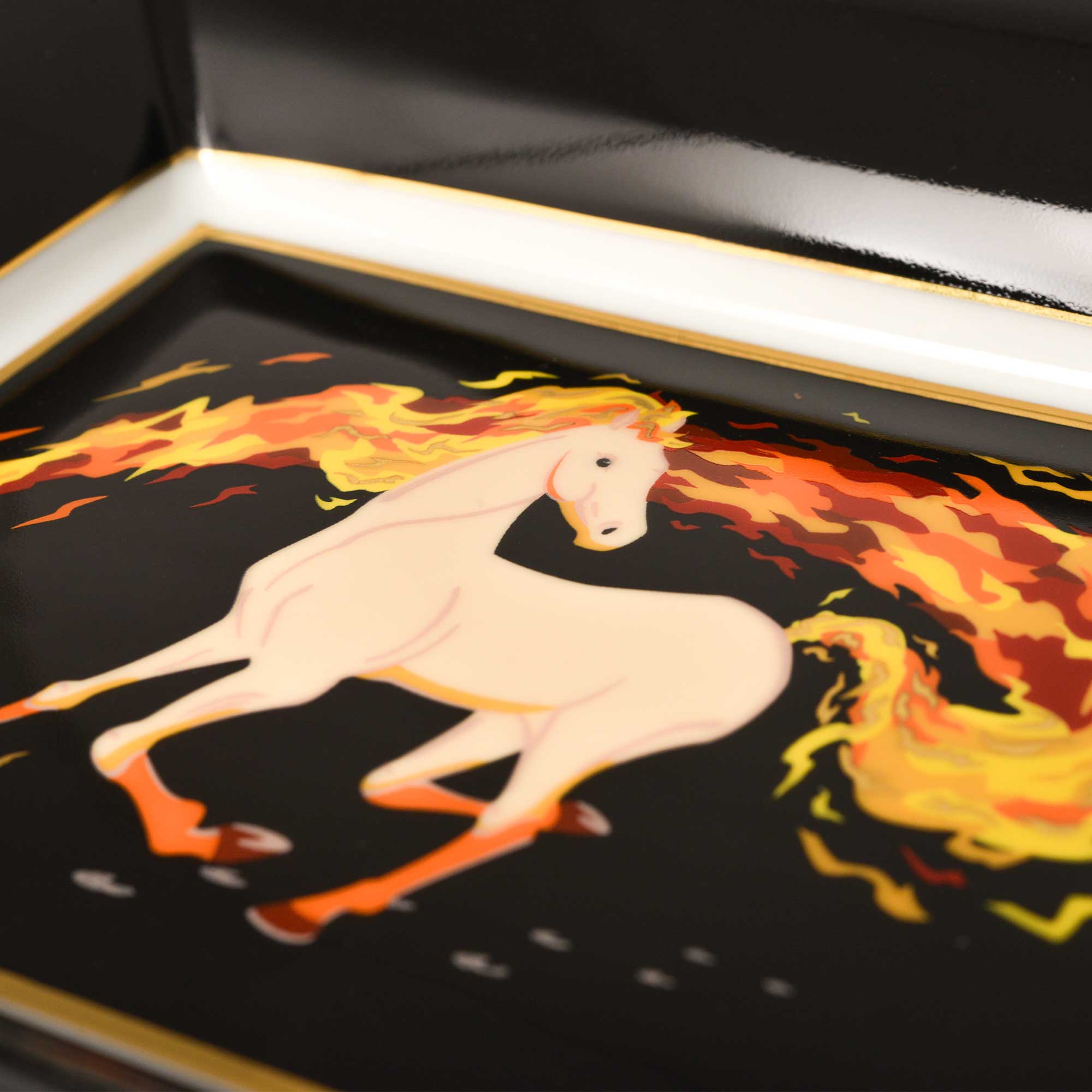 Cendrier en Porcelaine - "Cheval de Feu"
