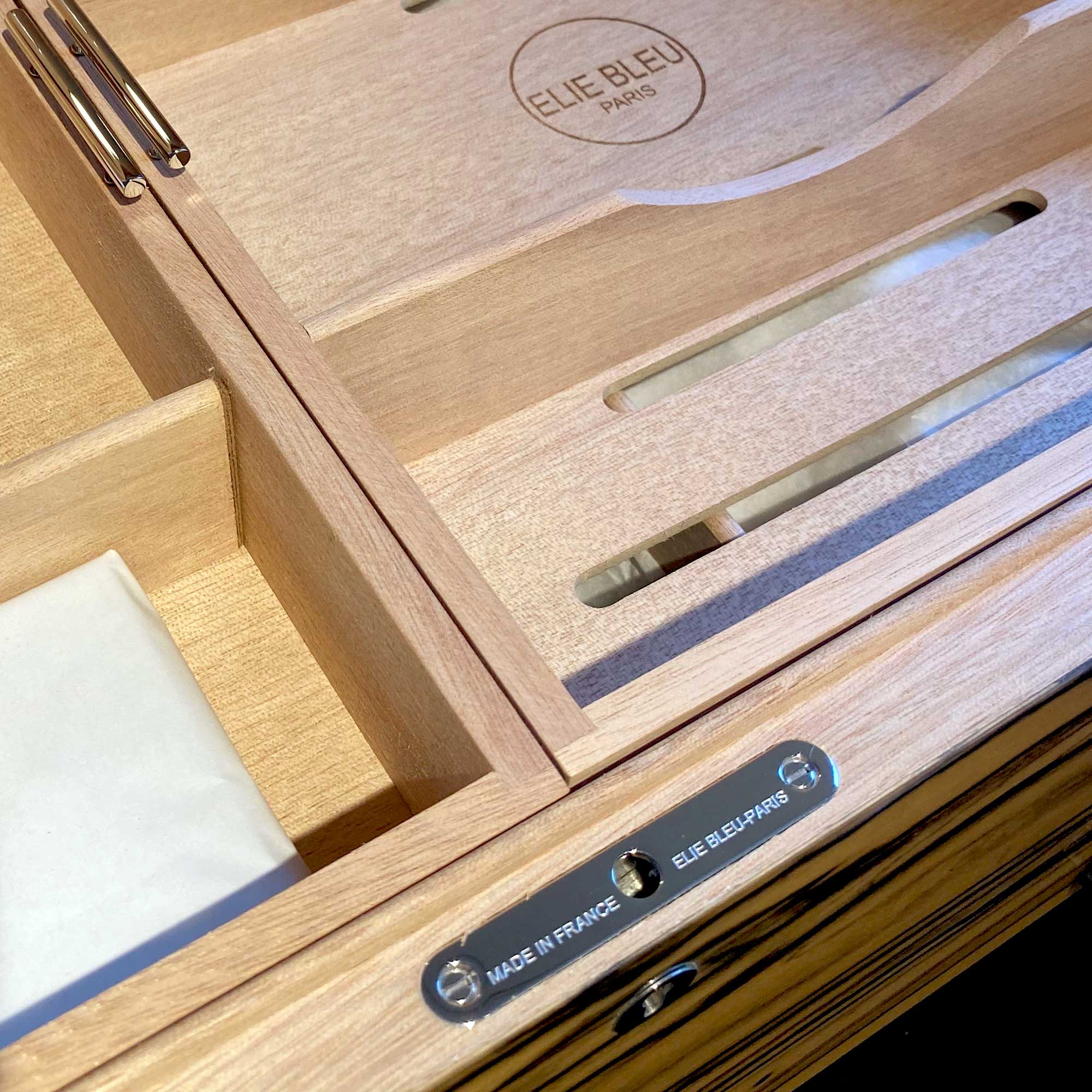 "Think" - Royal Ebony - White Bronze - 500 cigars