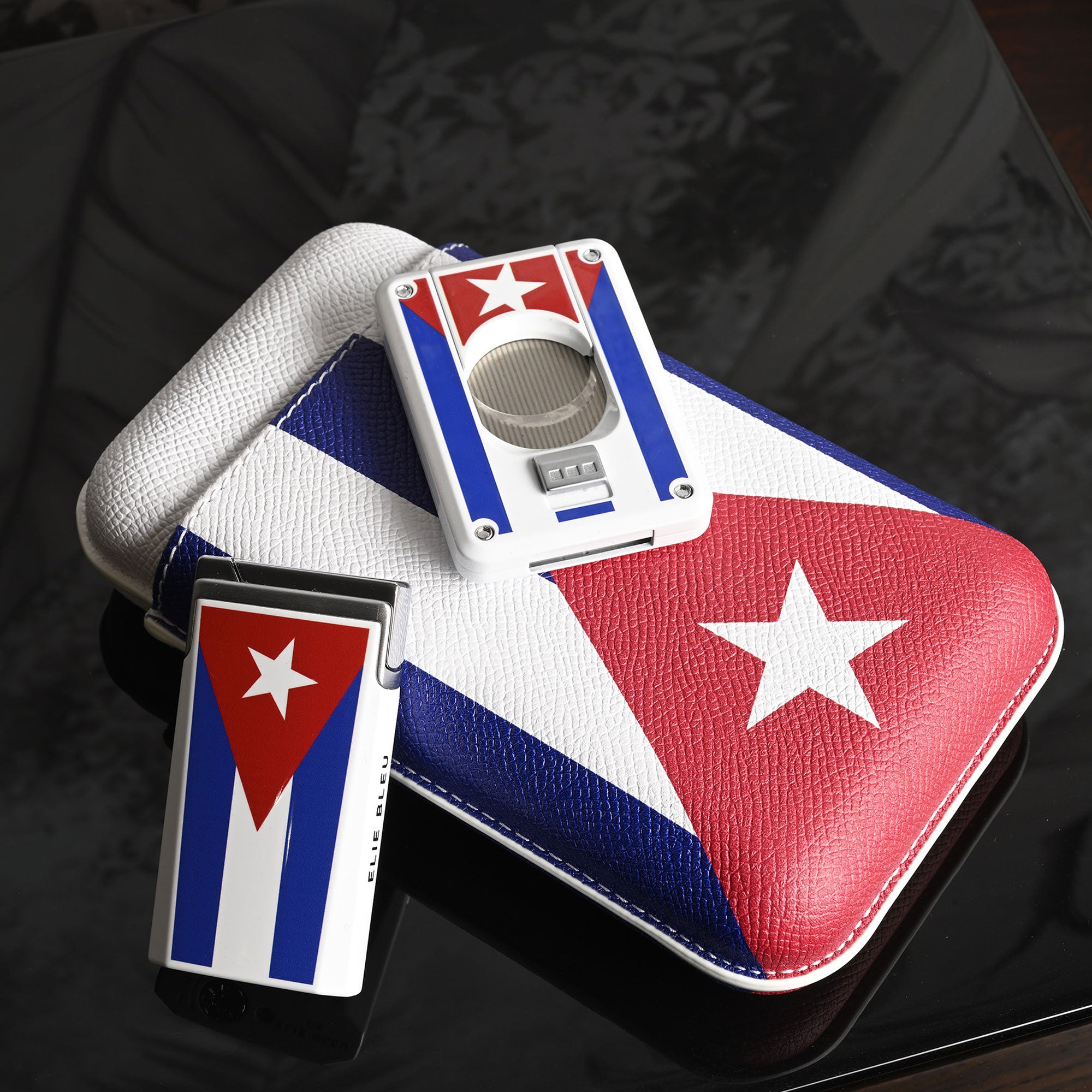 "J15" - Briquet de poche en laque drapeau cubain