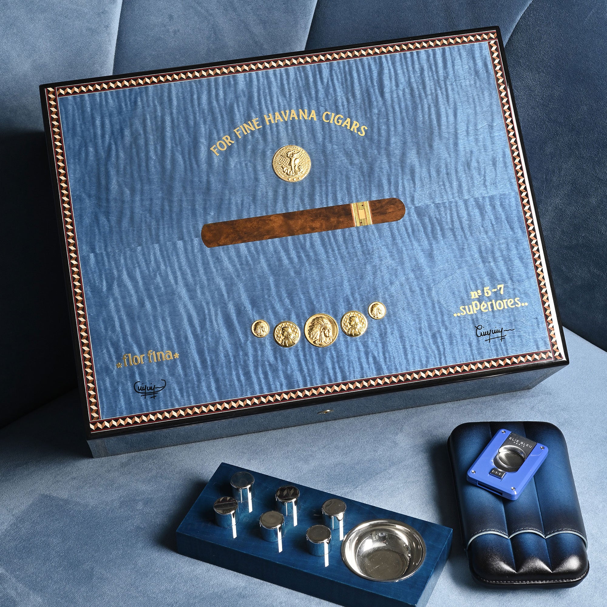 Lacquer-coated cigar cutter