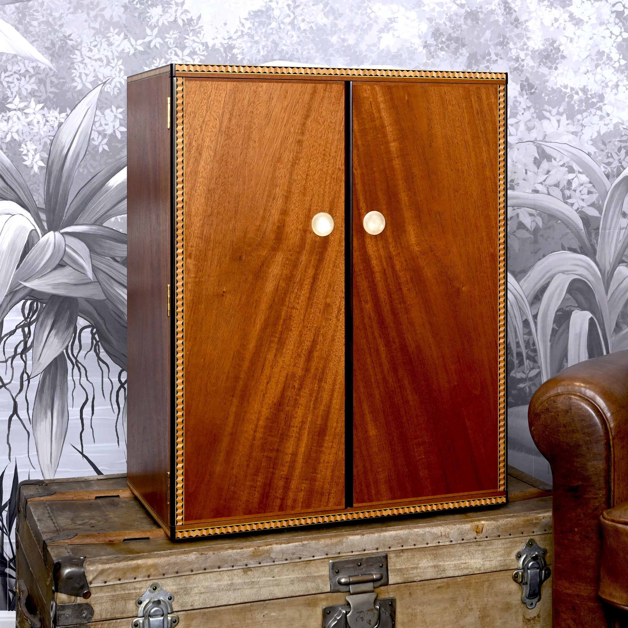 "Mahogany &amp; Marquetry" - Cabinet 600 cigars