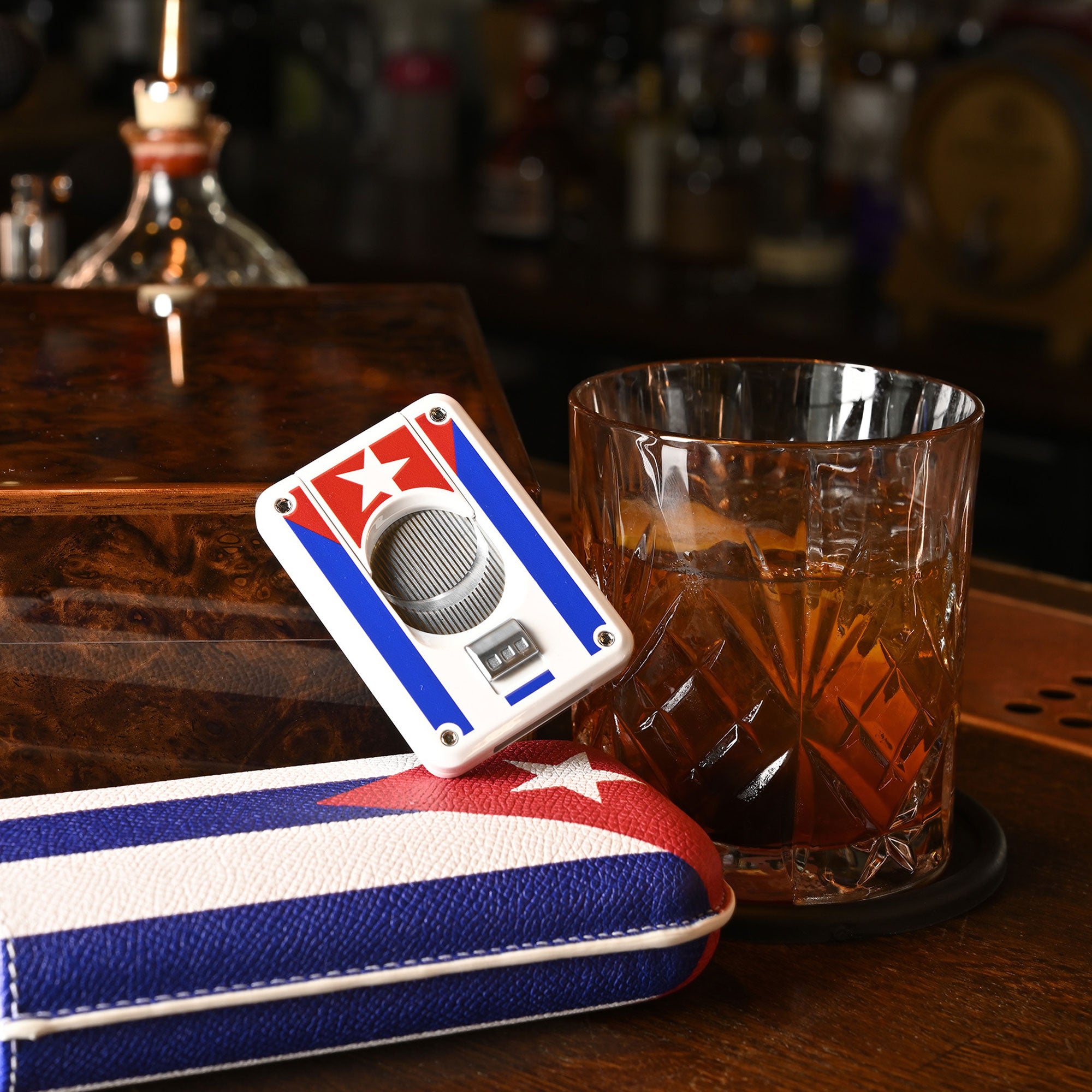 etui cigare drapeau cubain mise en scene